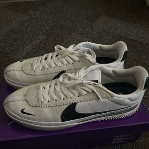 Nike BRSB Size M 10 / W 11.5